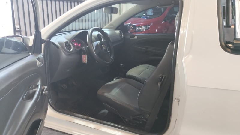 Volkswagen SAVEIRO 1.6 L/13 AA+PS+SAFETY 4